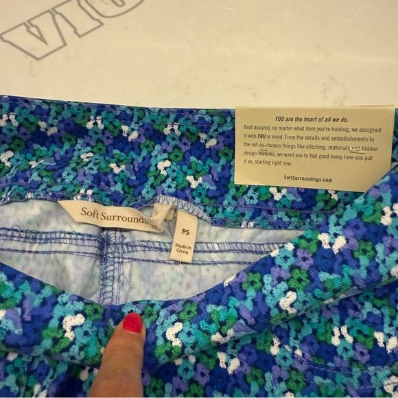 Soft Surroundings In Bloom Pull-on Floral Straight Leg Ankle Pants Size PS - Picture 6 of 6